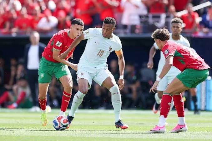 لقذة من مباراة فرنسا والمغرب في كأس العالم