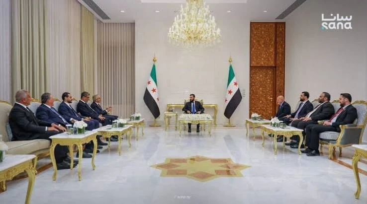 اجتماع الشرع مع وفد وزير الاقتصاد والتجارة اللبناني عامر البساط