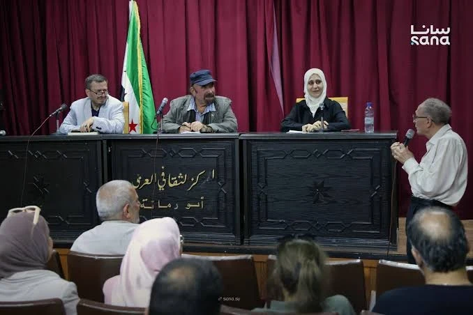 الكاتب محي الدين اللاذقاني في الأمسية لتقديم كتاب "في الطريق إلى بيت ولادة"