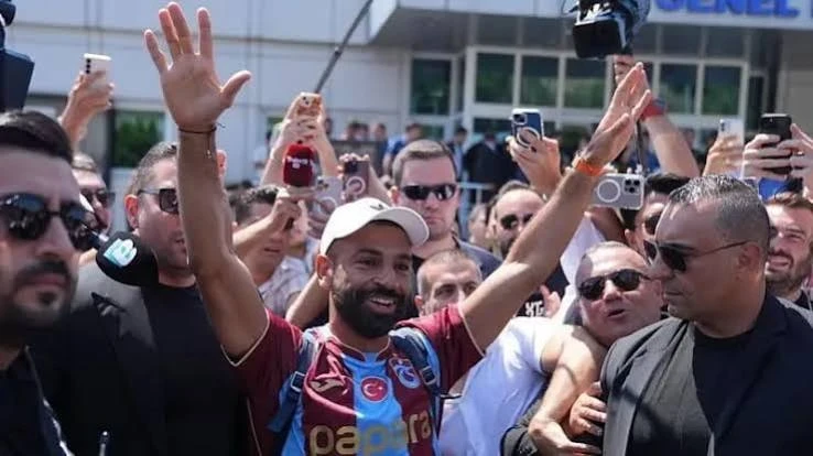 النجم المصري محمد صلاح لدى استقباله في تركيا