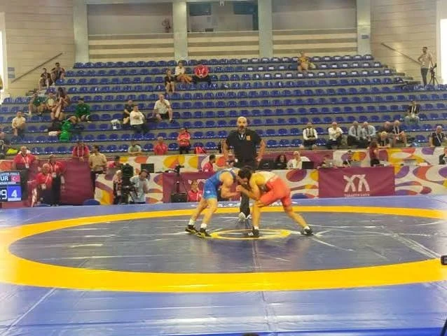 المصارع محمد الاسطة يفتتح العاب المتوسط