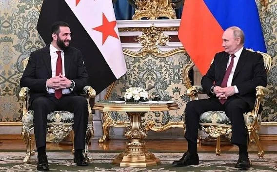 صورة ارشيفية للرئيس فلاديمير بوتين وأحمد الشرع