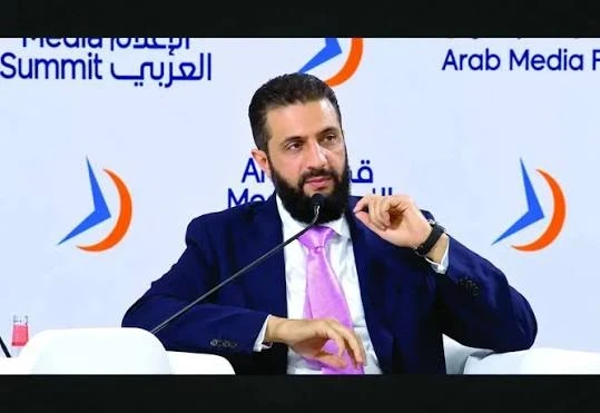 الرئيس أحمد الشرع متحدثا في قمة الإعلام العربي