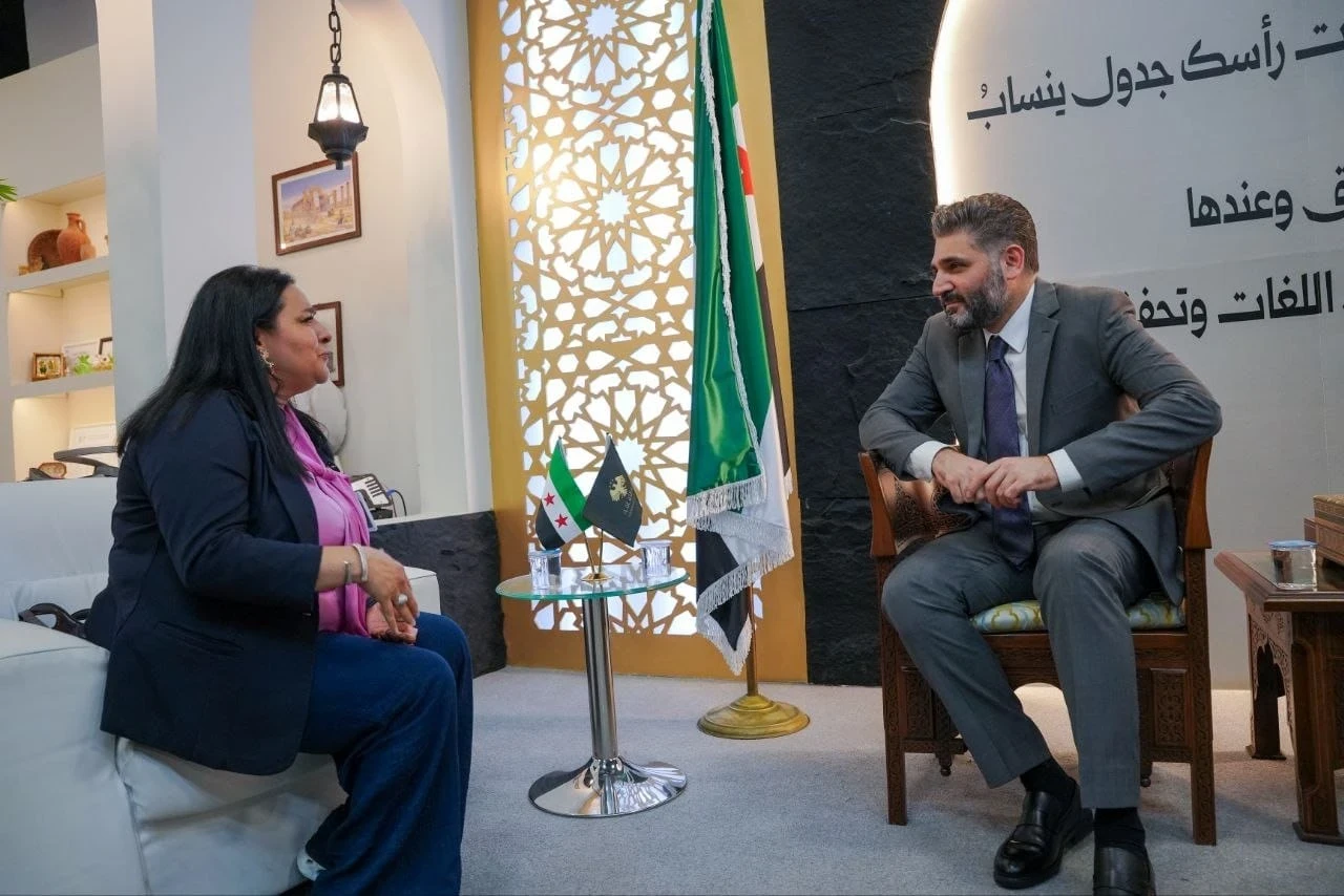 وزير الثقافة السوري محمد ياسين صالح مع الأديبة شهلة العجيلي