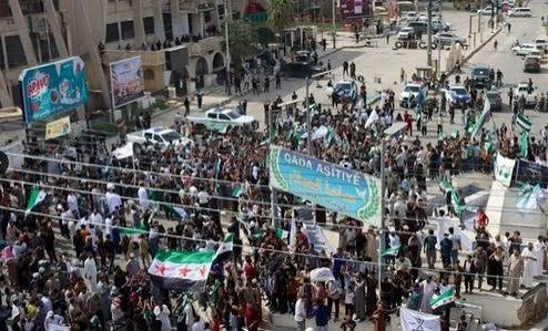 متظاهرون في الحسكة لتعزيز حضور الدولة وادماج قسد