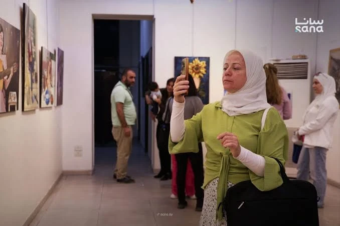 معرض فوون تشكيلة يحتفي بالمرأة السورية