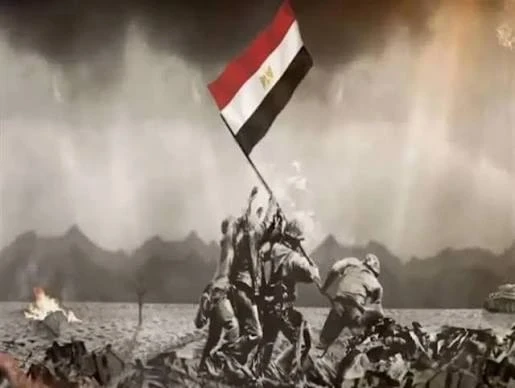 جنود مصريون يرفعون العلم المصري على أرض سيناء
