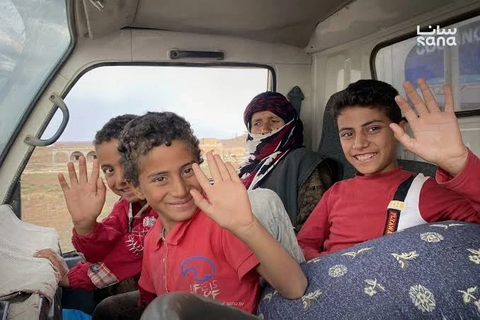 عائلات سورية نازحة تعود إلى رأس العين