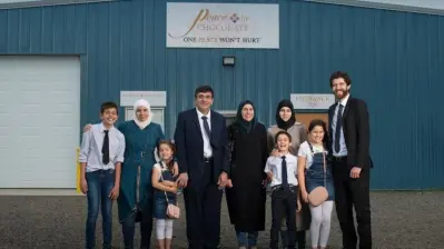 نجاح عائلة هدهد السورية تتحول لفيلم وكتاب