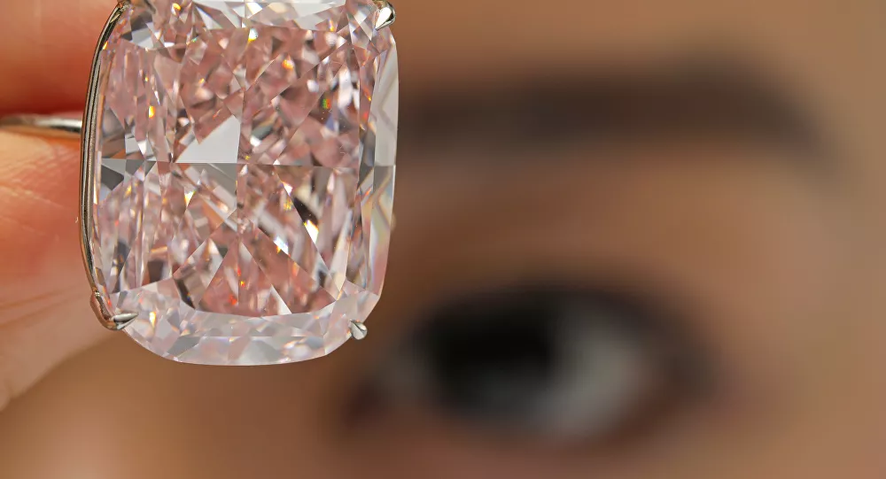شبكة فرنسية إسرائيلية تقوم بعمليات نصب في مجال الاستثمار في الماس