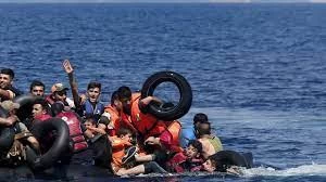 لاجئون سوريون في البحر المتوسط