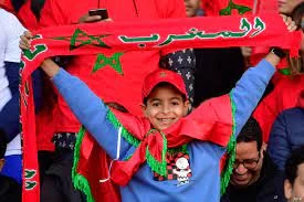 مشجع  مغربي من مدرجات مباراة المغرب وفرنسا